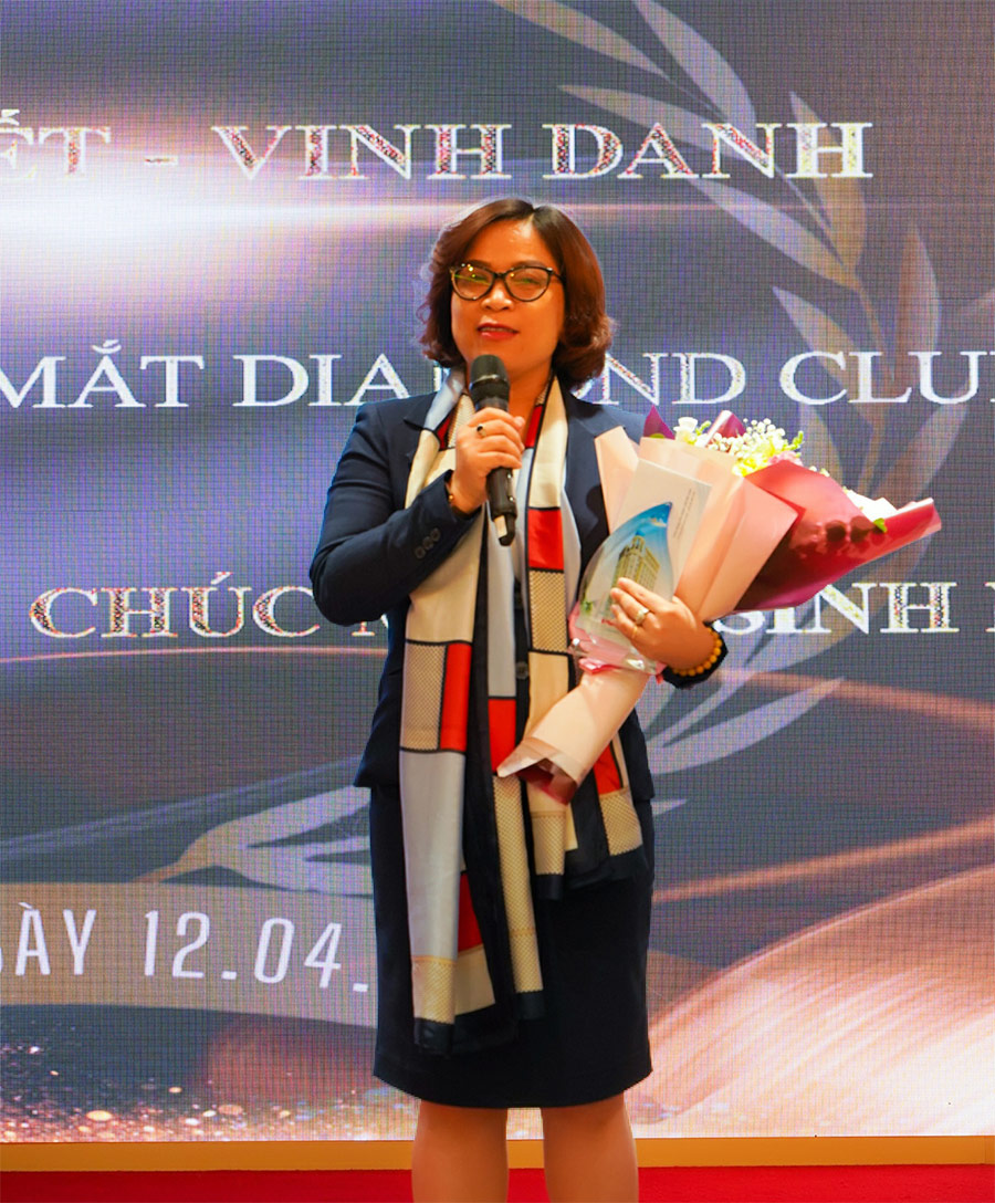 Bà Phạm Thị Nguyên Thanh – Giám đốc Điều hành chia sẻ trong sự kiện Mừng sinh nhật tuổi Đất Xanh